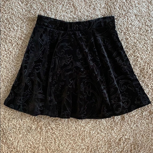 Forever 21 Black Velvet Skirt - Picture 1 of 1